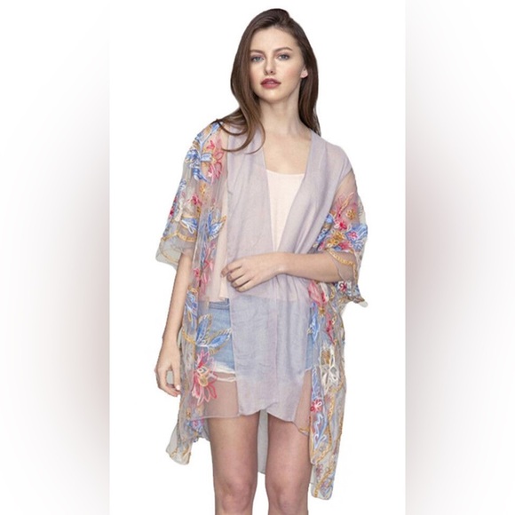 Do Everything in Love Women's Embroidered Flower Pattern Ruana Cover Up Kimono - Picture 1 of 6